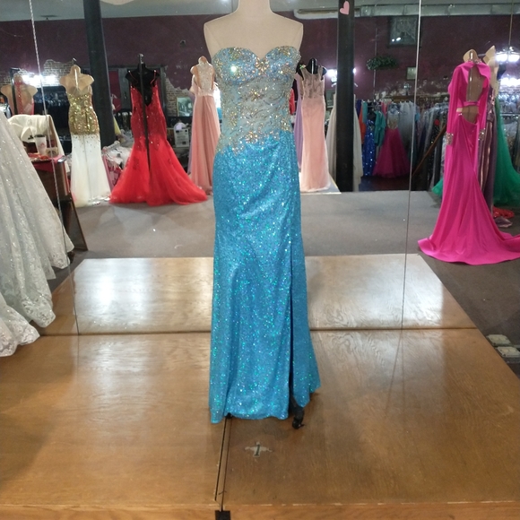 Dresses & Skirts - Prom dress